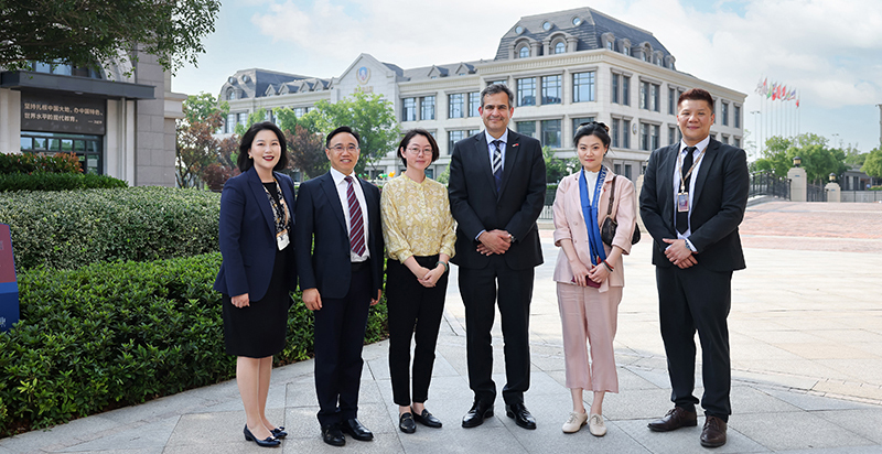 英國公使銜參贊訪校，共敘中英文化交流