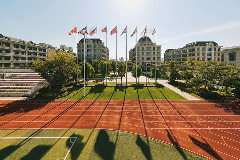 在深秋的新華，遇見一眼心動(dòng)的“美拉德”校園！