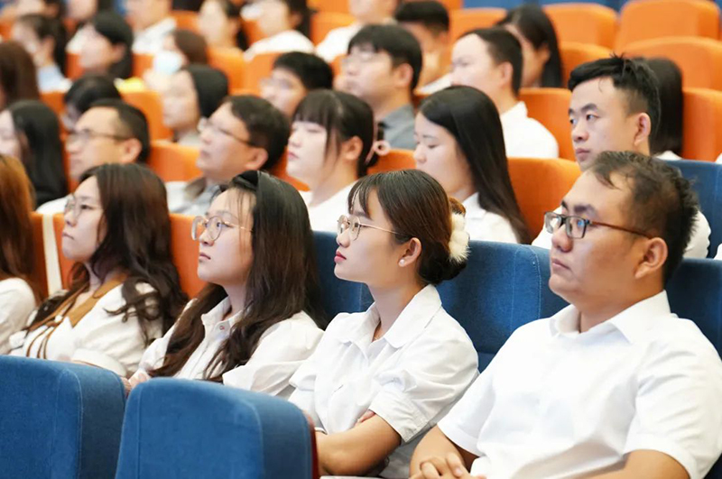 踔厲奮發(fā)，砥礪前行——新華高級中學(xué)2023-2024學(xué)年第二學(xué)期期末全體教職工大會