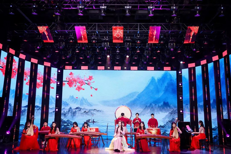 合肥新華公學(xué)民樂團(tuán)閃耀百花獎(jiǎng)?lì)C獎(jiǎng)典禮,斬獲金獎(jiǎng)載譽(yù)而歸