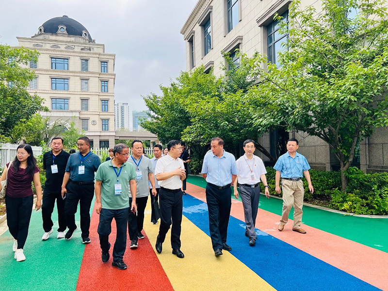 夏津縣委教育工委一行蒞臨合肥新華公學(xué)考察調(diào)研